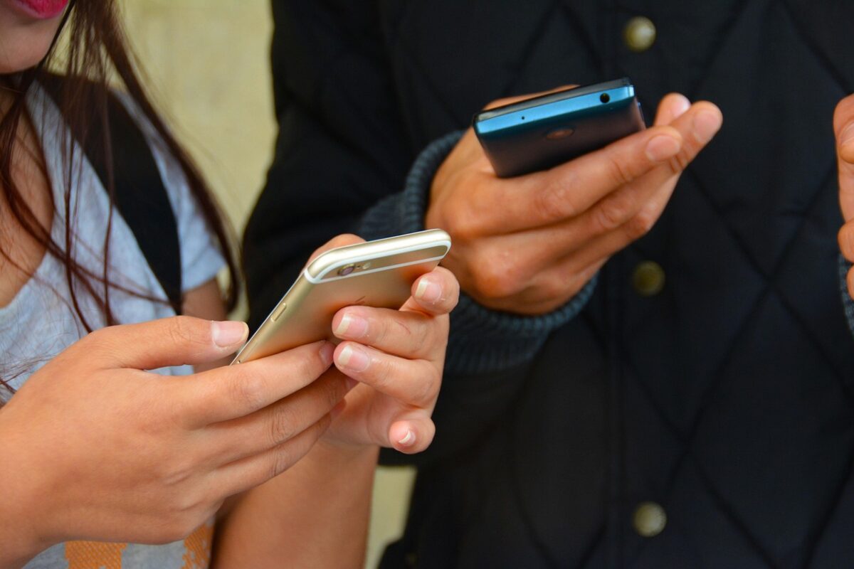 Noua Zeelandă interzice complet telefoanele în școli