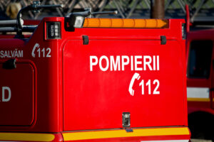 Incendiu puternic într-un apartament din Ploiești. Un copil de 8 ani a murit