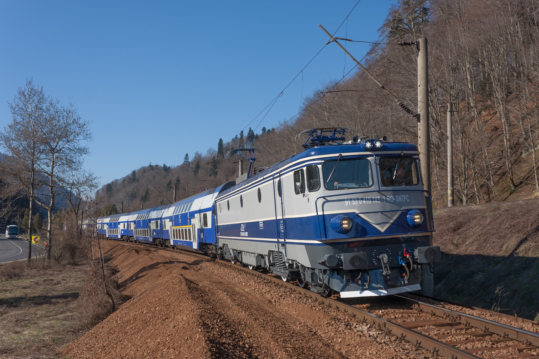 CFR Călătiri anunță că au fost câteva locomotive și vagoane modernizate