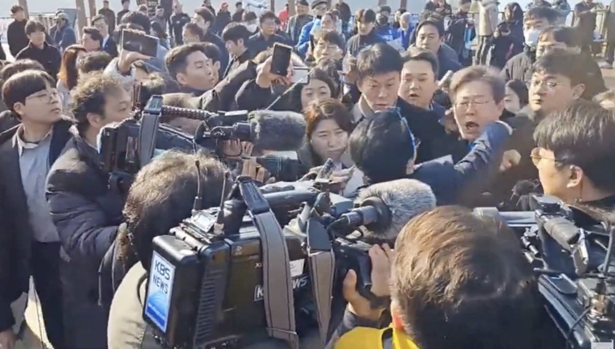 Coreea de Sud. Liderul opoziției, înjunghiat în gât. Video