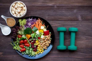 Românii nu vor alimente ultraprocesate. Dietele viitorului se fac cu AI