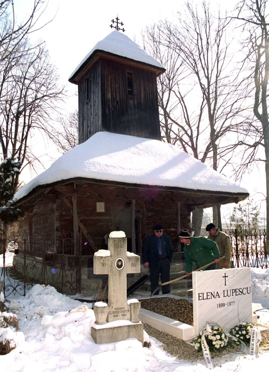 Elena Lupescu mormânt