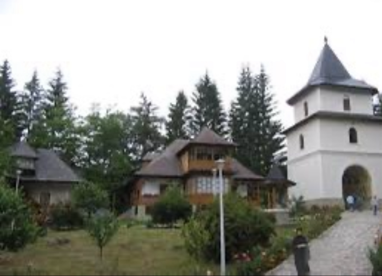 Mitropolia Moldovei renovează un hotel din Durău. Investiție în alte opt clădiri din stațiune