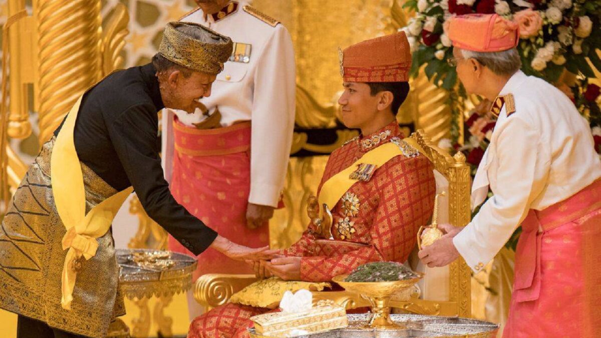 Prințul din Brunei, nuntă ca-n poveşti. Imagini din palatul regal cu 1.788 de camere. Video 