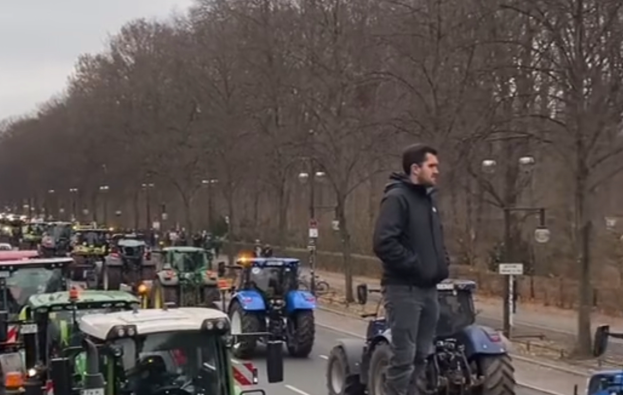 Fermierii germani, noi proteste masive. Mii de tractoare blochează străzile Berlinului
