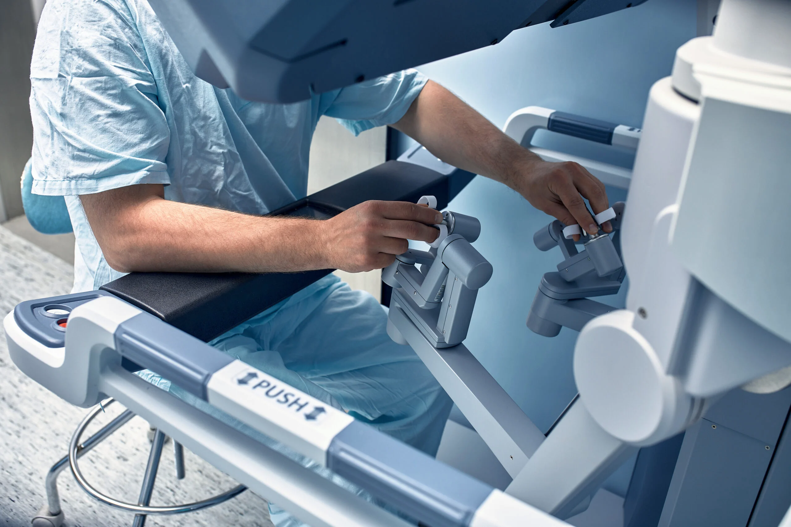 Robotul chirurgical este disponibil și în alte clinici medicale private din Capitală