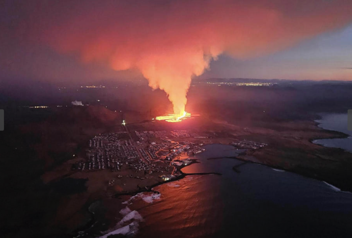 Islanda se luptă cu erupția uriașă a unui vulcan. Un oraș aproape să fie înghițit de lavă