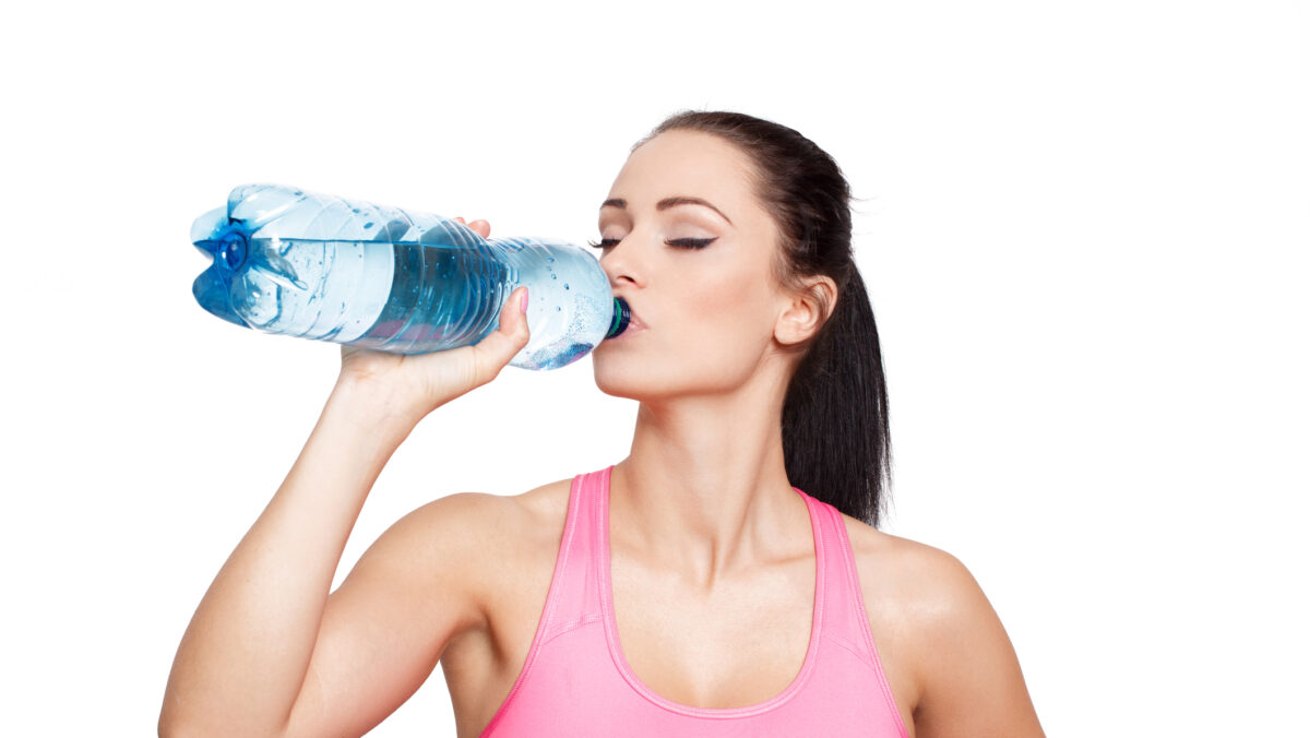 Câte pahare de apă este bine să consumăm pe zi