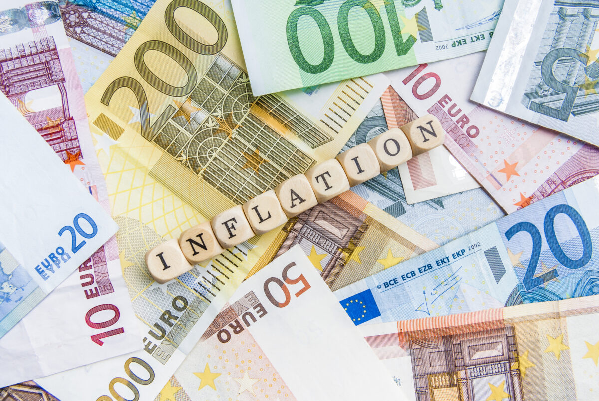 Comisia Europeană prevede prăbușirea inflației, în ciuda scumpirii petrolului