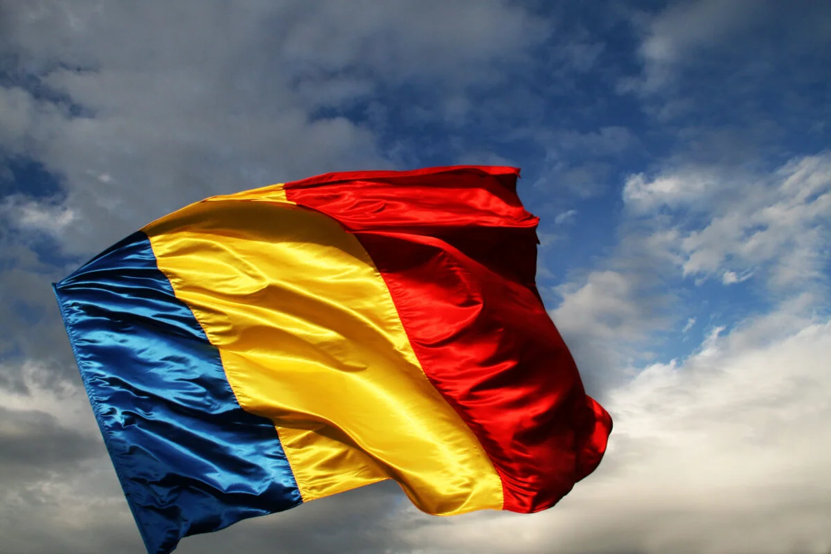 Amendă uriașă pentru batjocorirea drapelului României. Legea a fost dată