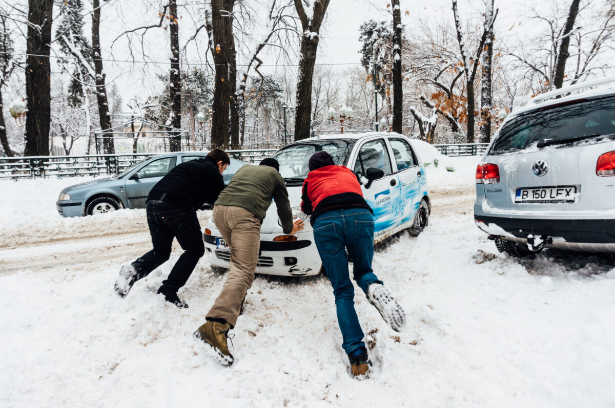 Ninsori, viscol și polei. Este anunțată iarnă grea în România și Republica Moldova