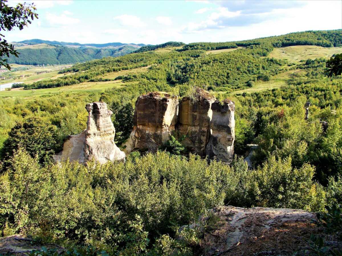 Meteora României, loc plin de legende în Sălaj. Grădina Zmeilor oferă un peisaj de vis