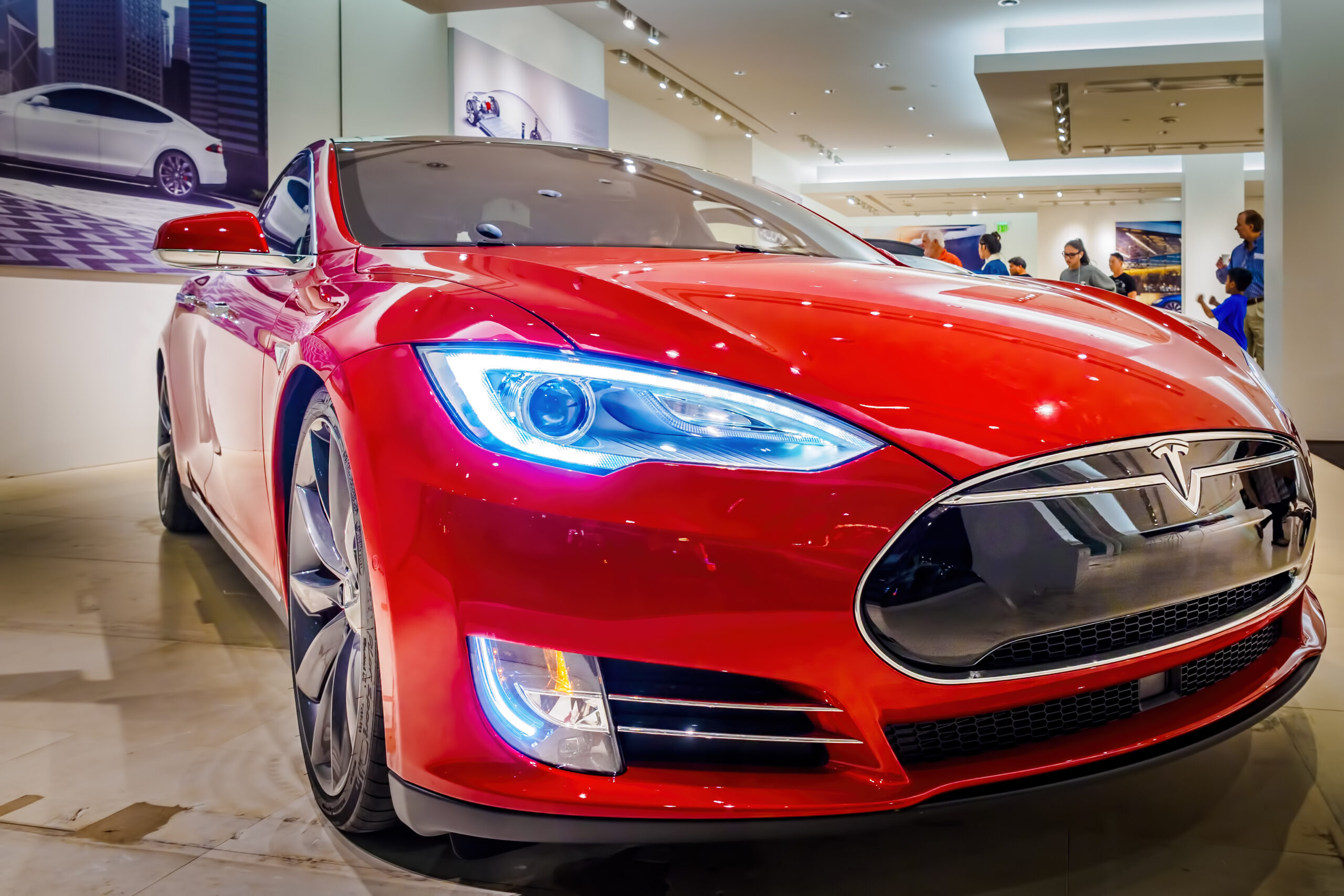 Tesla va produce o mașină accesibilă șoferilor cu venituri mici. 