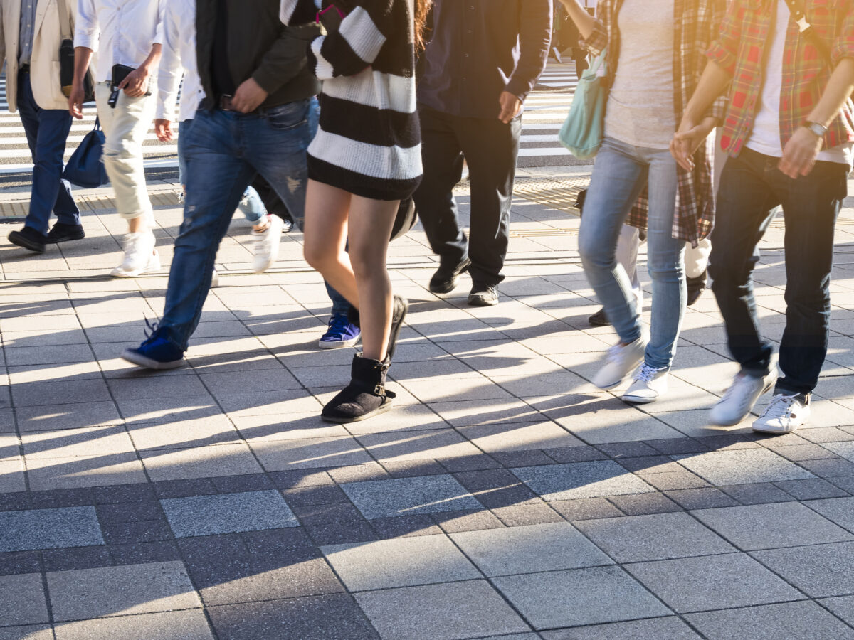 Mersul pe jos, mult și repede, asociat cu reducerea riscului cardiovascular