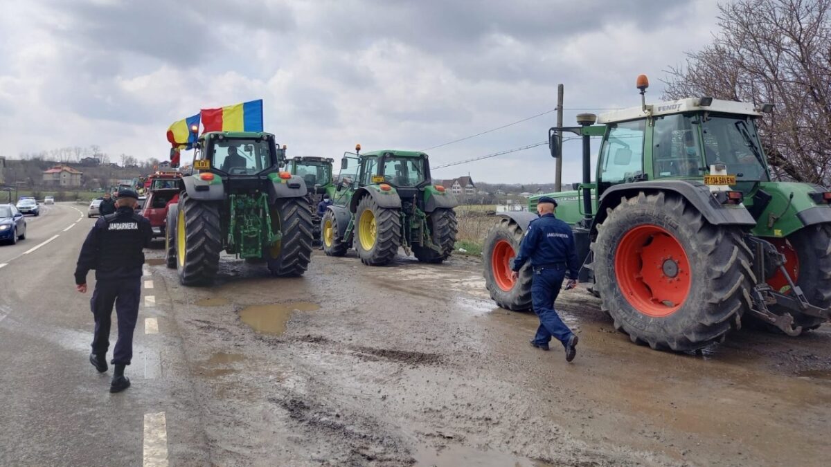 Scandal la protestul fermierilor din Brăila. Un bărbat, dus la psihiatrie după ce a devenit violent