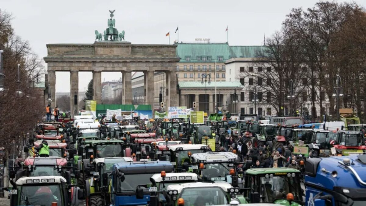 Proteste în Germania. Oficial de rang înalt, blocat pe un feribot