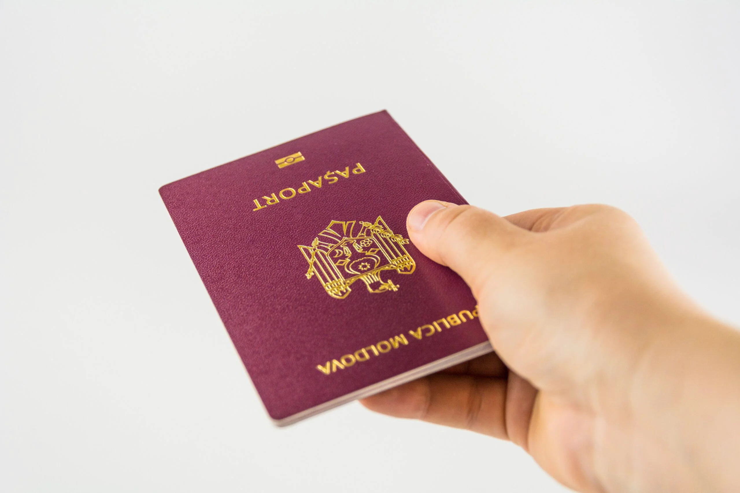 Pașaportul simplu electronic va putea fi trimis la orice adresă din România, prin curier