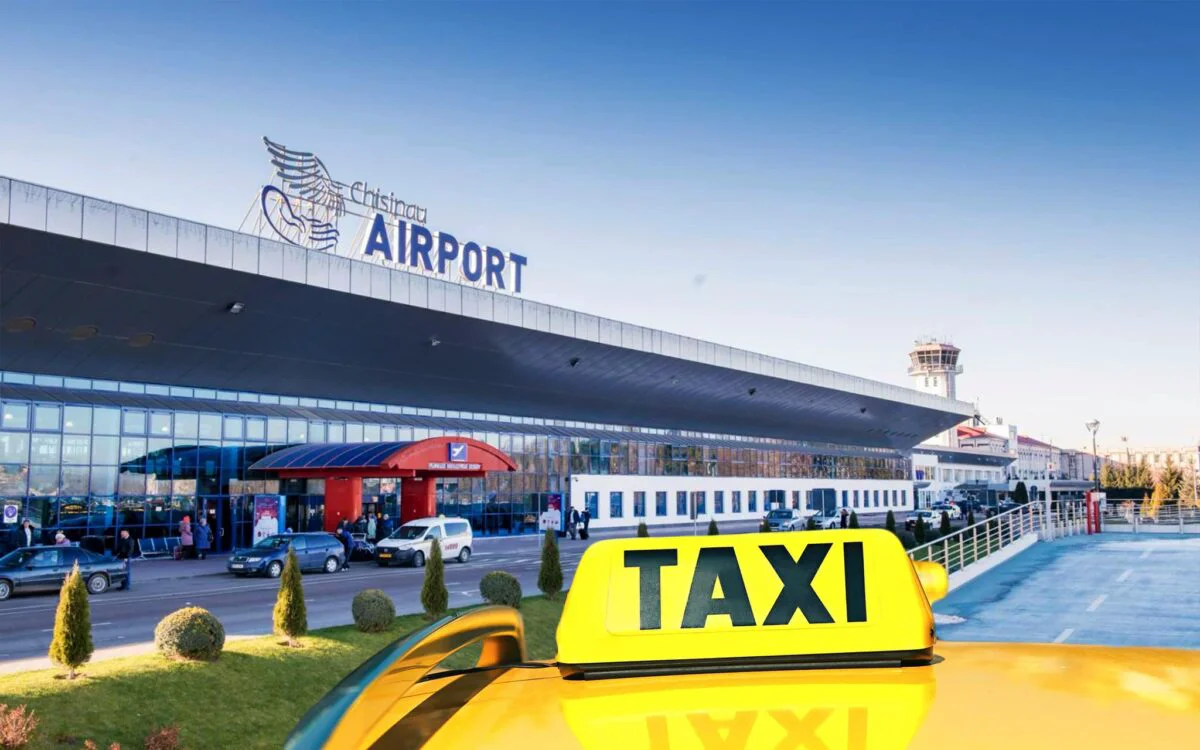 Aeroportul Chișinău. Călătorii, sfătuiți să fie atenți la firmele de taxi