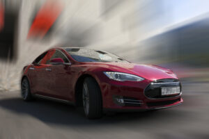 Tesla va începe producția de mașini electrice ieftine din vara anului 2025
