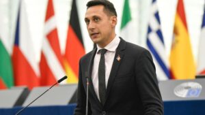 Tot un independent la Primăria Capitalei. Numele candidatului care menține irelevanța PSD, PNL și USR în București