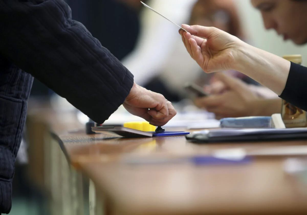USR sesizează Comisia de la Veneția pentru comasarea alegerilor