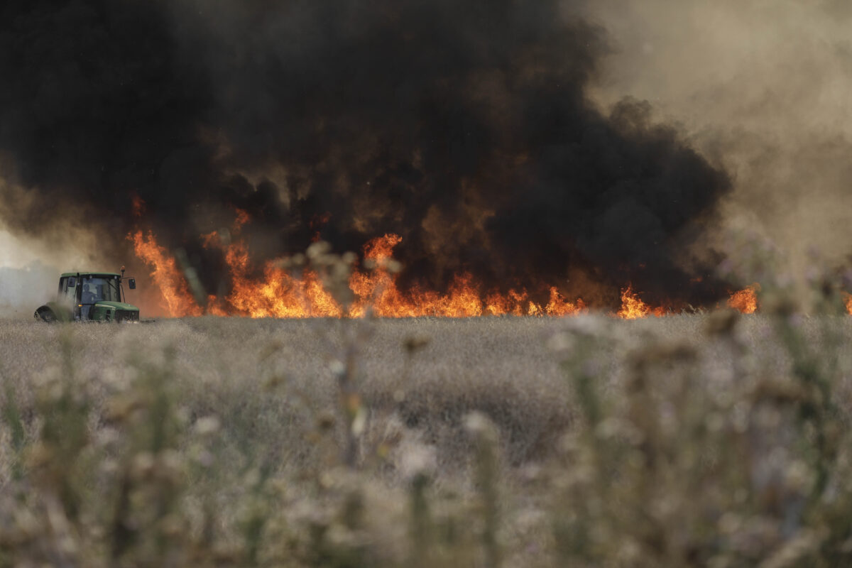 Zeci de incendii în Republica Moldova, în ultimele 24 de ore. Pompierii, în alertă