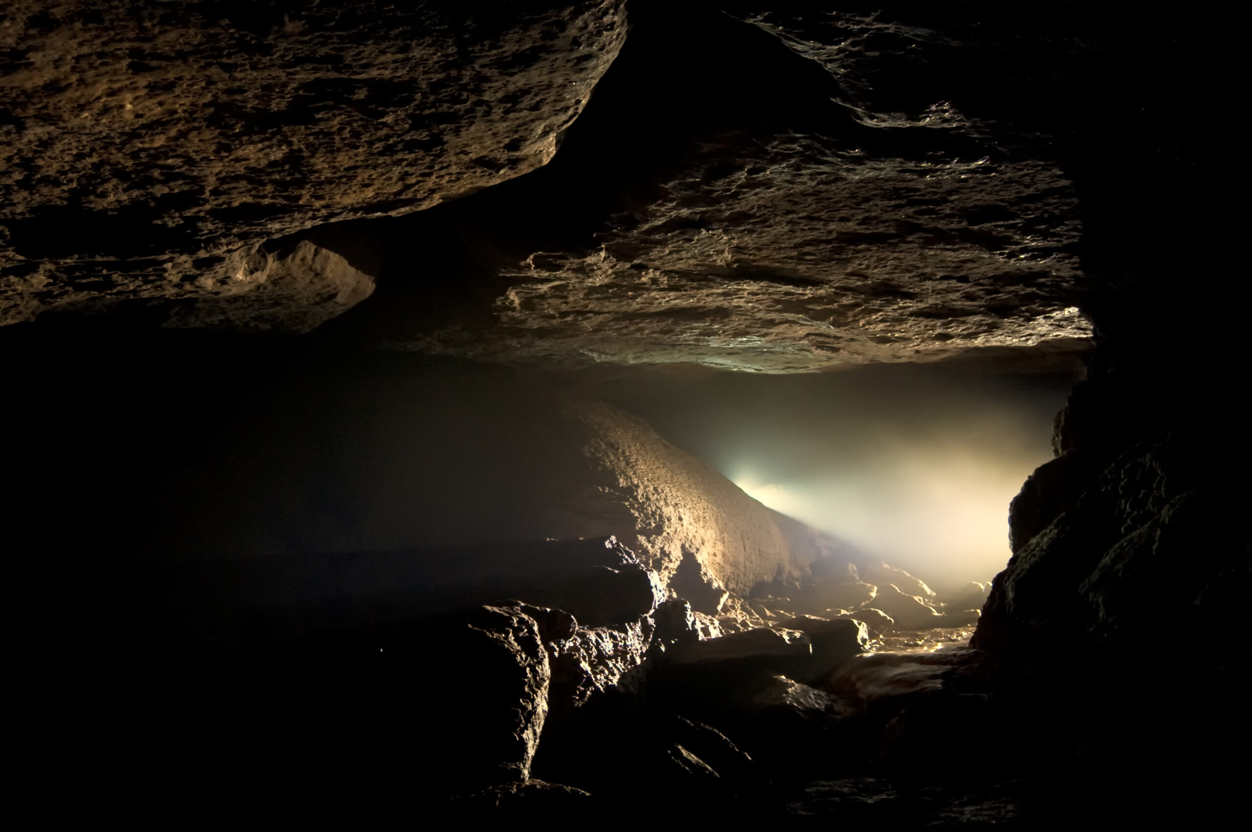 Peștera care deschide drumul spre lumea de dincolo. „A înghițit” mii de turiști