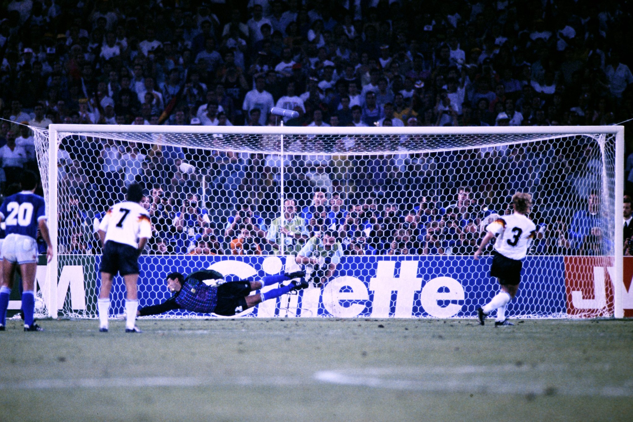 Golul care a făcut Germania campioană mondială în 1990 