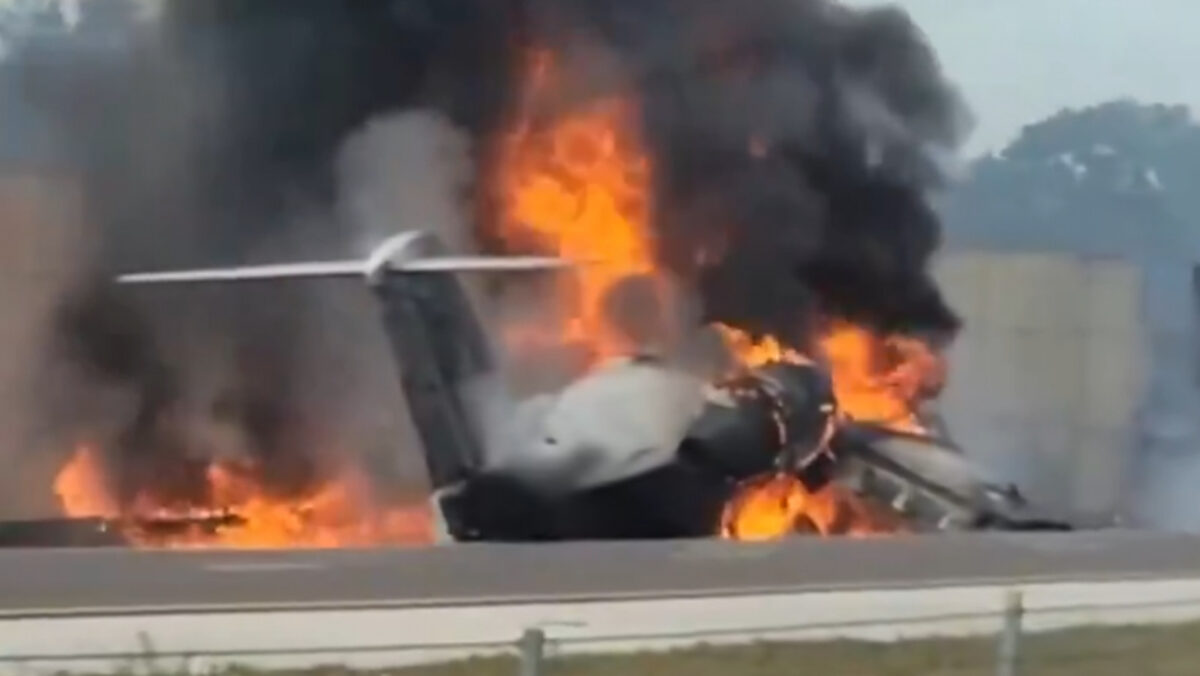 Tragedie în Florida. Un avion s-a prăbușit pe autostradă. Mai multe persoane au murit