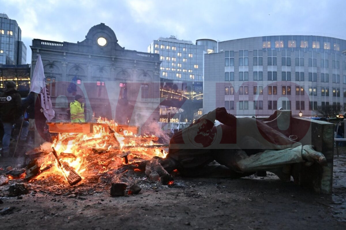 Focuri la Parlamentul European. Tensiunea crește de la o oră la asta. Protestul agricultorilor blochează Bruxelles. Foto