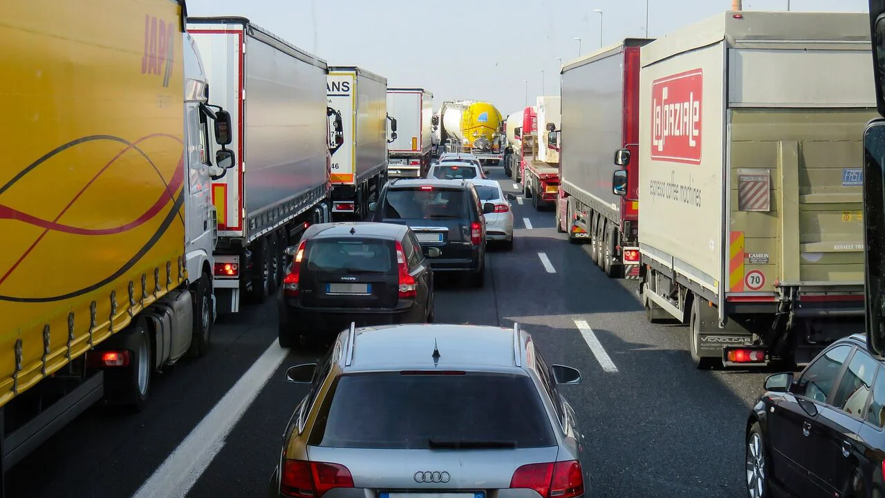 UE vrea să interzică mașinile pe benzină și motorină