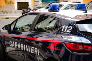 Jaf cu excavatorul la Poștă. Cum au rămas pensionarii fără bani