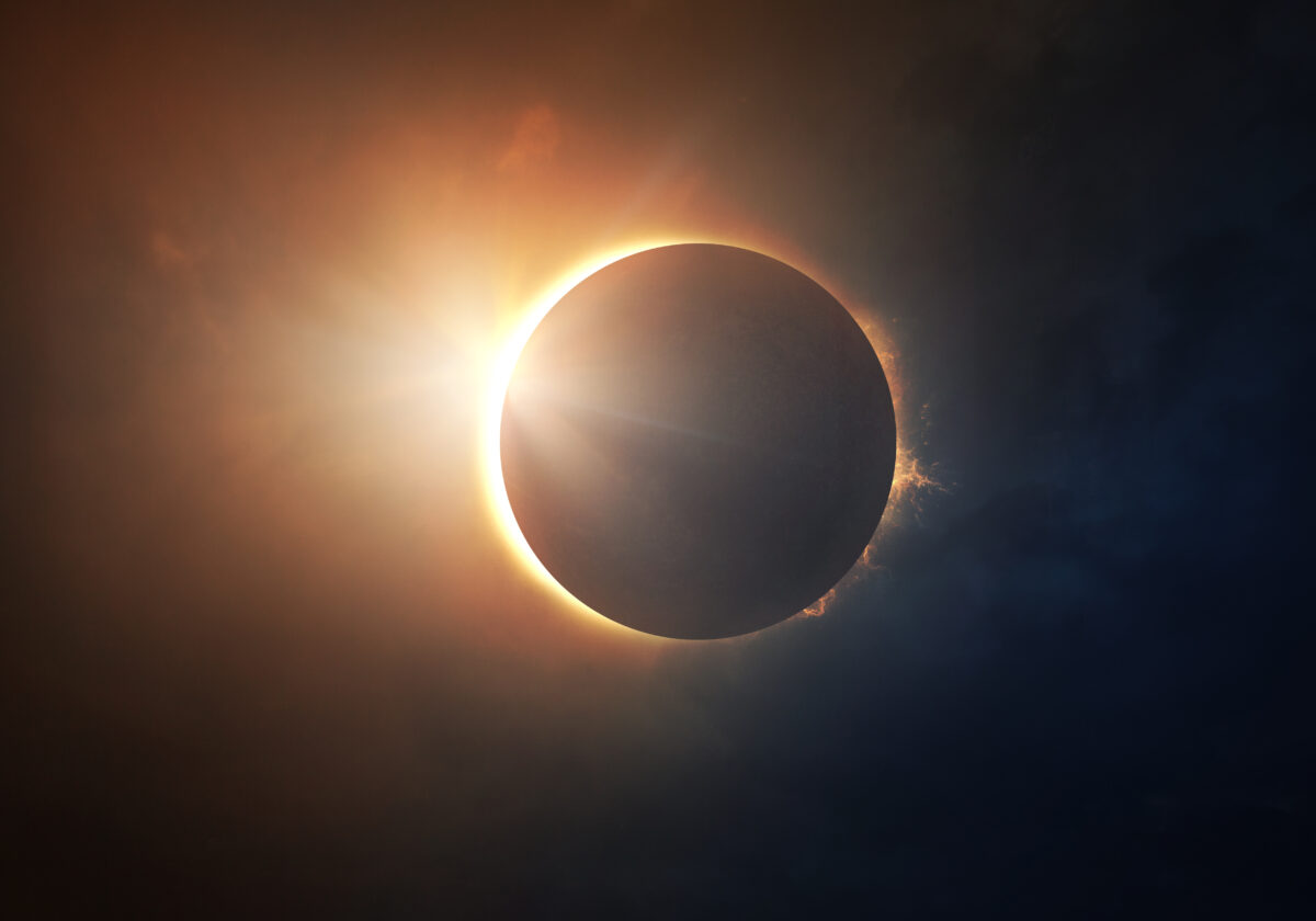 Deținuți lăsați să vadă eclipsa din motive religioase