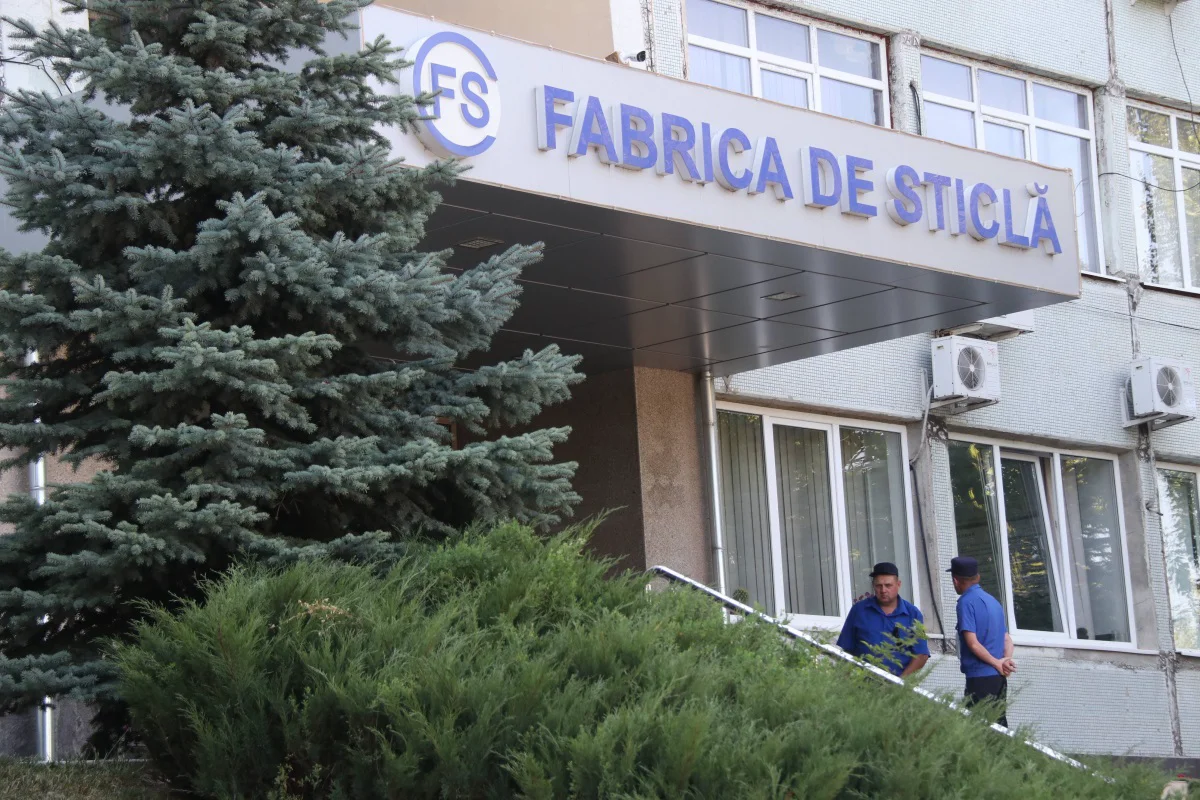 Fabrica de Sticlă și Hotelul Zarea, la privatizare, Moldtelecom se reorganizează