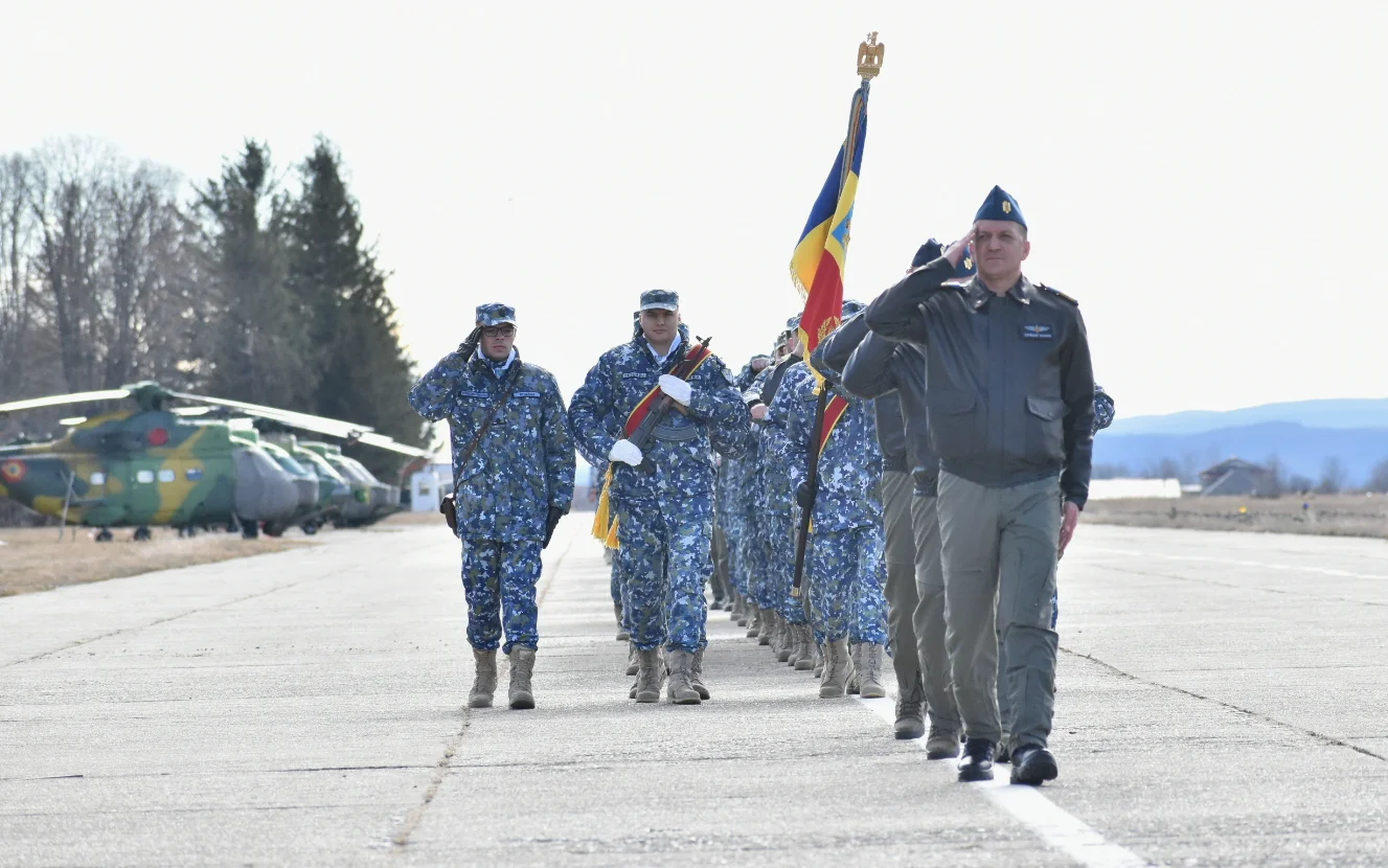 Serviciu militar voluntar în România. Câți bani primește un soldat
