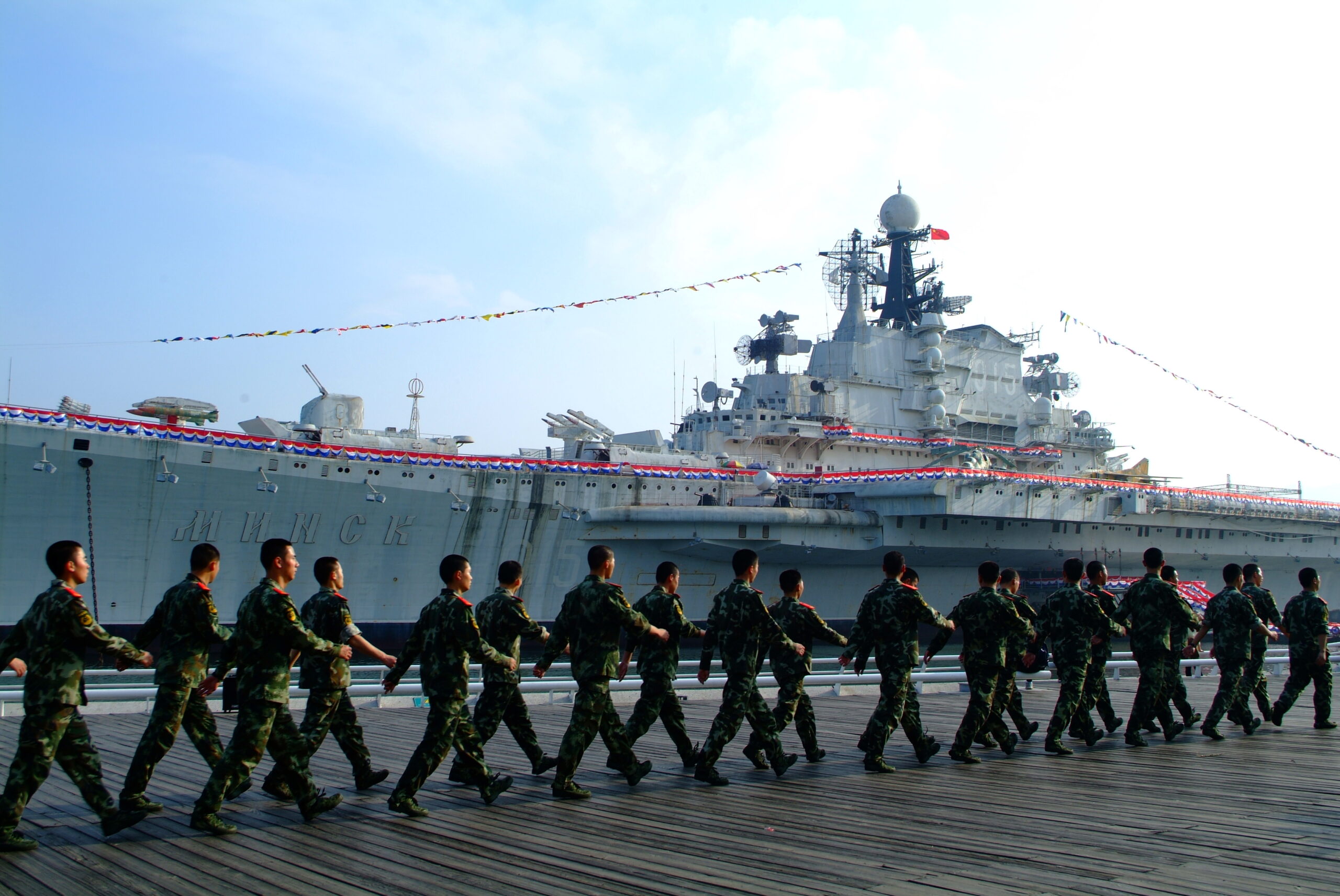 O navă de război a Republicii Populare Chineze.