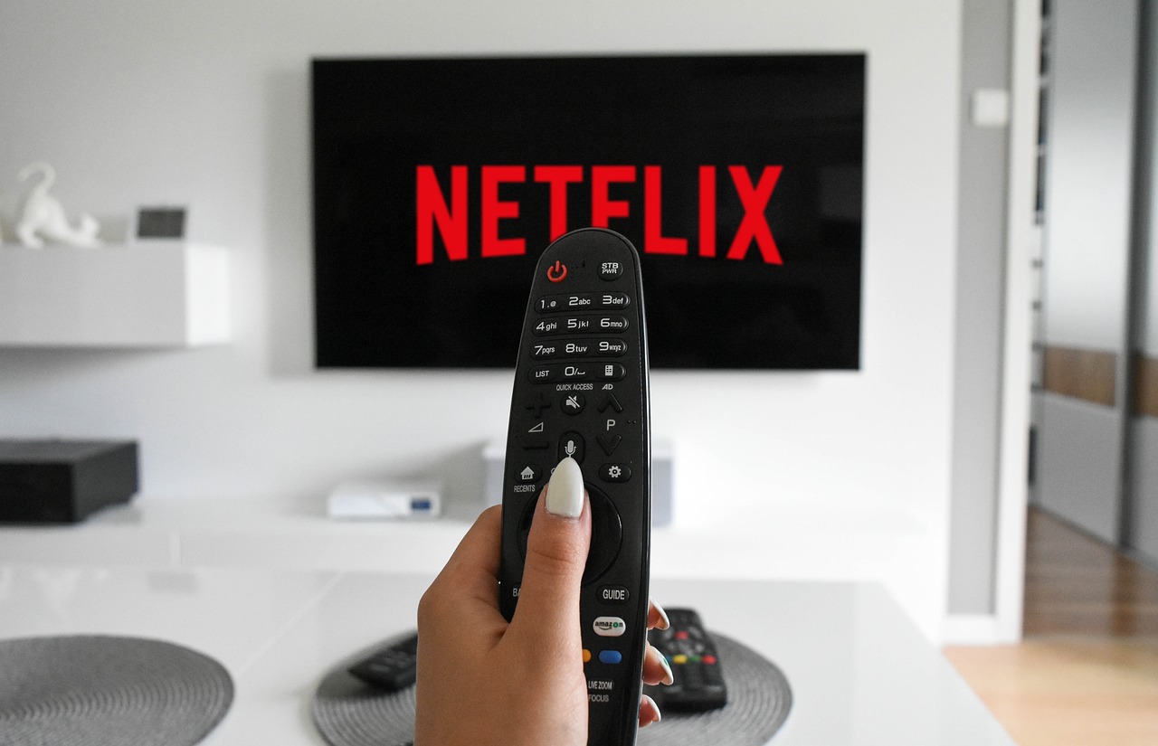 Julio Iglesias își va spune povestea vieții într-un serial pe Netflix