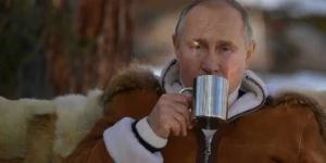Putin se află chiar acum într-o poziție de putere și știe că acesta e momentul potrivit pentru a-și pregăti terenul în vederea unei manevre importante în viitor. Kremlin.ru/X