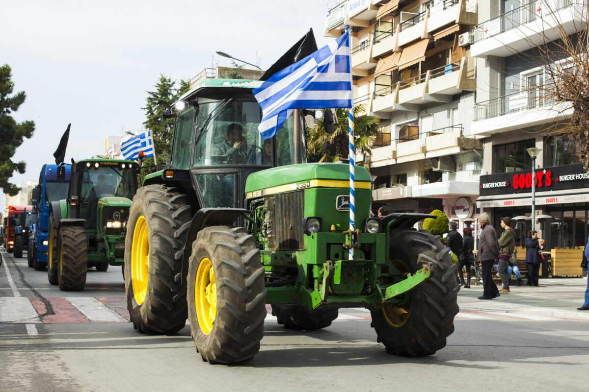 Atena este paralizată de tractoarele fermierilor. Proteste de amploare în capitala Greciei