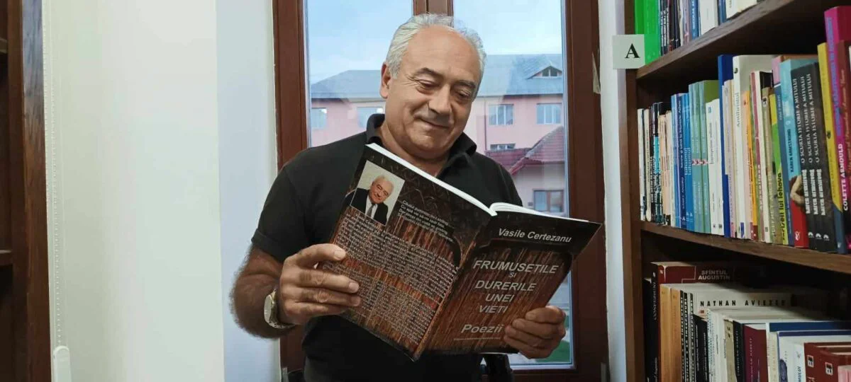 Nea Vasile, paznicul bibliotecii județene din Târgu Jiu, și-a lansat primul volum de versuri