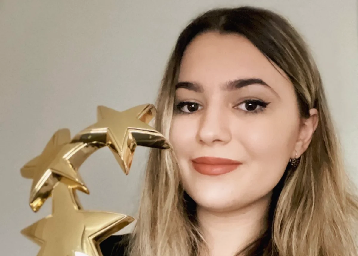 Studentă din România, apreciată de Liam Nesson. Piteșteanca a fost premiată la Cannes