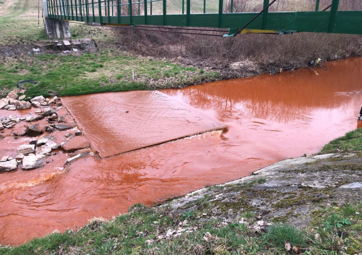 Alertă ecologică în Bihor. Poluarea de la mina Cornițel se extinde