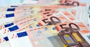 Românii din Italia trimit mai  puțini bani acasă
