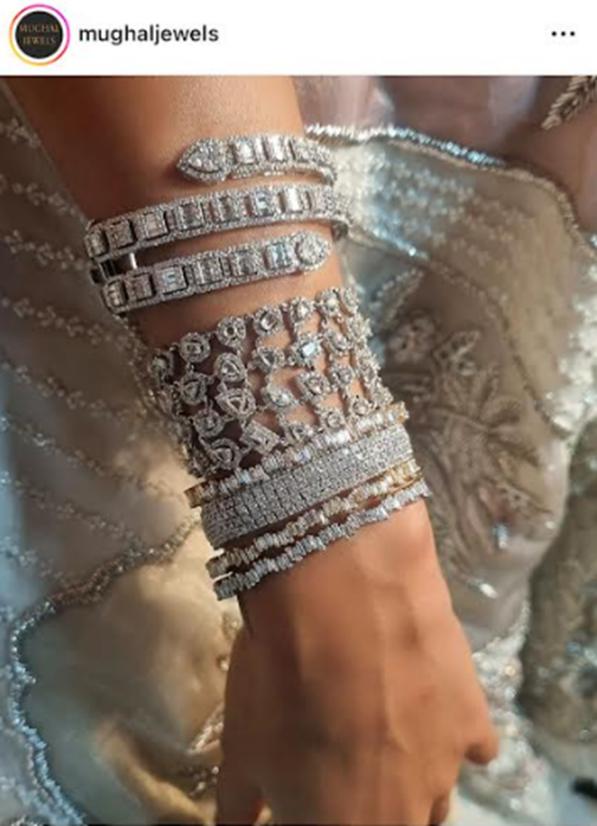 Bijuterii de zeci de milioane de euro, purtate de familia care a găzduit celebra nuntă din India. Diamantele și smaraldele sunt istorice