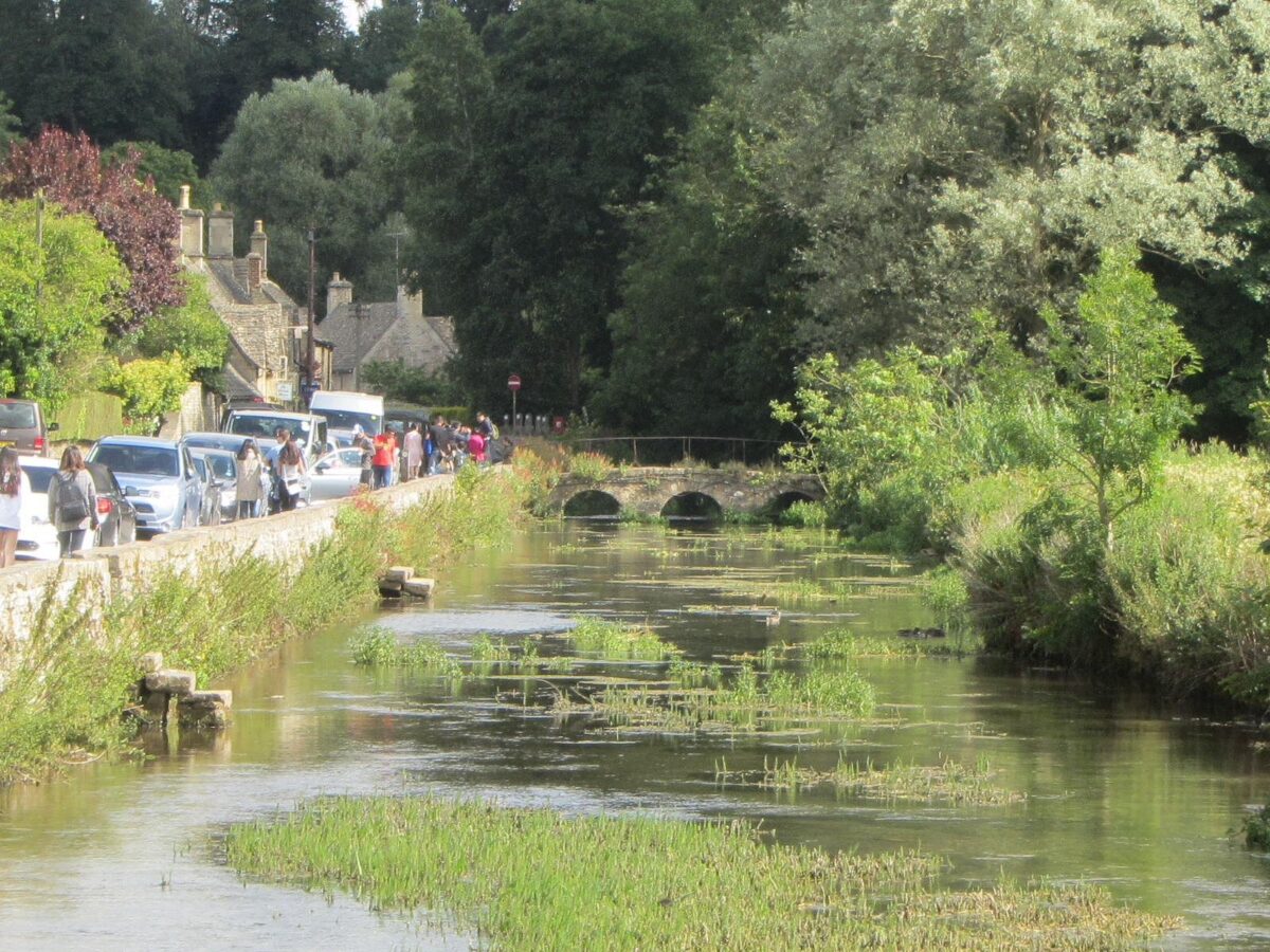 satul Bibury, aglomerat