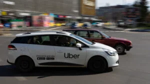 Uber, investiție colosală într-o flotă de robotaxiuri electrice