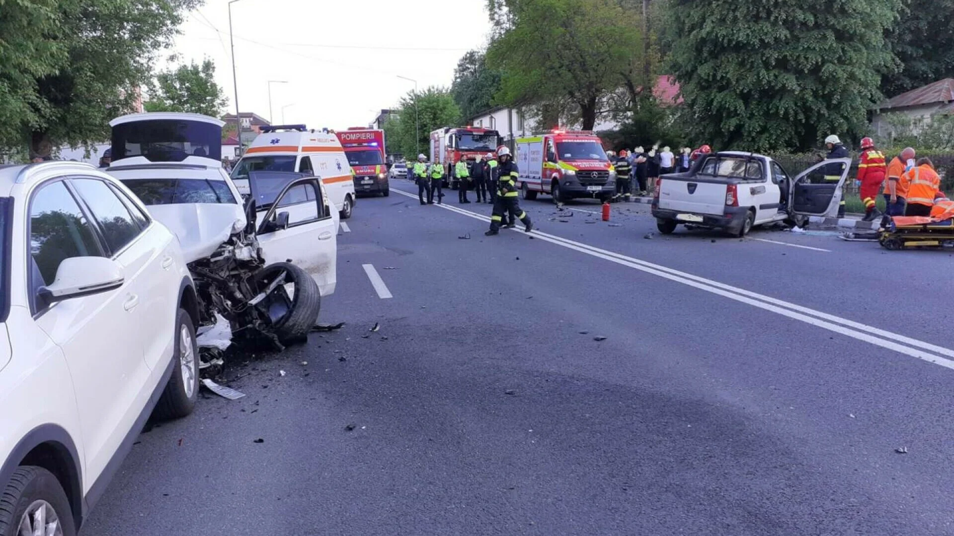 Tragedie pe o șosea din Râmnicu Vâlcea. Un om a murit, alte patru persoane au fost rănite într-un accident