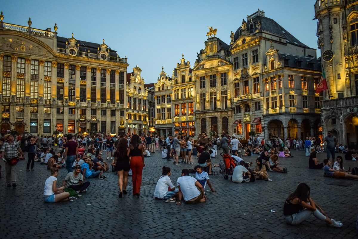 Belgia a devenit „raiul” cerșetorilor români. Un copil poate strânge 200 de euro pe zi