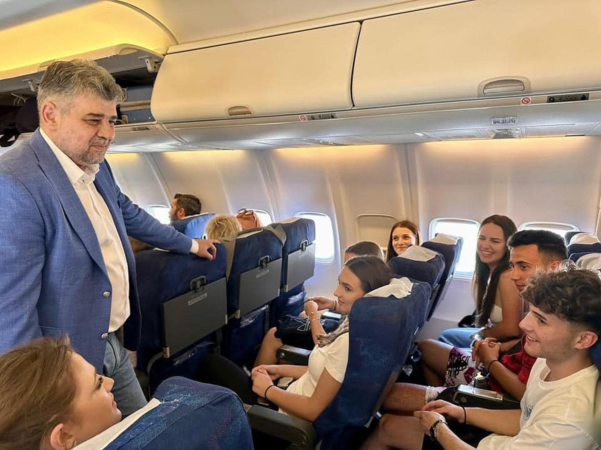 Marcel Ciolacu, înapoi în țară. Premierul i-a luat în avion pe românii blocați la Dubai