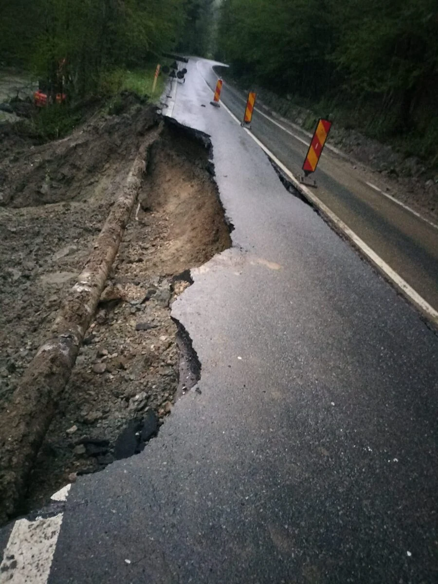 Drum național din județul Alba, prăbușit din cauza ploilor torențiale